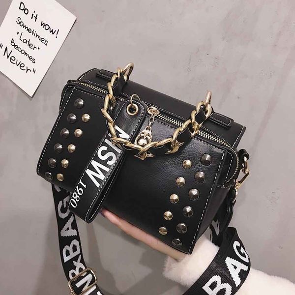 women bag personality with button rivet autumn trend shoulder messenger bag fashion casual small square wholesale 30h
women bag personality with button rivet autumn trend shoulder messenger bag fashion casual small square wholesale 30h