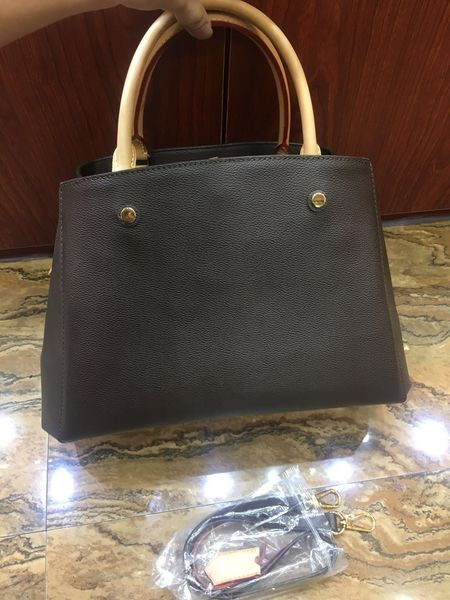 aaa3a praises the classic women's shoulder bag. designer handbag, pvc stitching color. casual pastoral lady style
aaa3a praises the classic women's shoulder bag. designer handbag, pvc stitching color. casual pastoral lady style