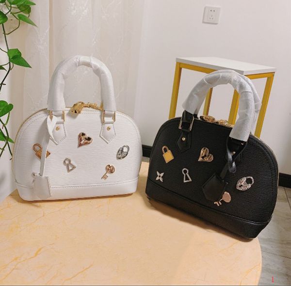 Hot Sale Designer Luxury Handbag High Quality Designer Shoulder Bag Shell Stars Fashion CFY2003052
Hot Sale Designer Luxury Handbag High Quality Designer Shoulder Bag Shell Stars Fashion CFY2003052