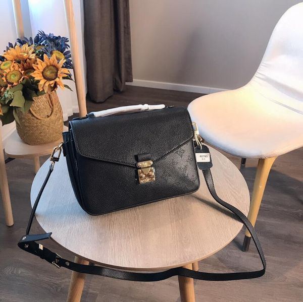 2020 fashionable postman bag ladies ultra-soft new fashion hollow-out casual handbag 4 colors optional size small :25*18cm
2020 fashionable postman bag ladies ultra-soft new fashion hollow-out casual handbag 4 colors optional size small :25*18cm