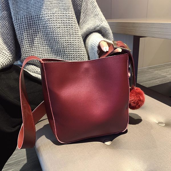 vintage women bucket bags high capacity pu leather tote bag ladies shoulder handbags casual puffer ball hasp messenger pack
vintage women bucket bags high capacity pu leather tote bag ladies shoulder handbags casual puffer ball hasp messenger pack