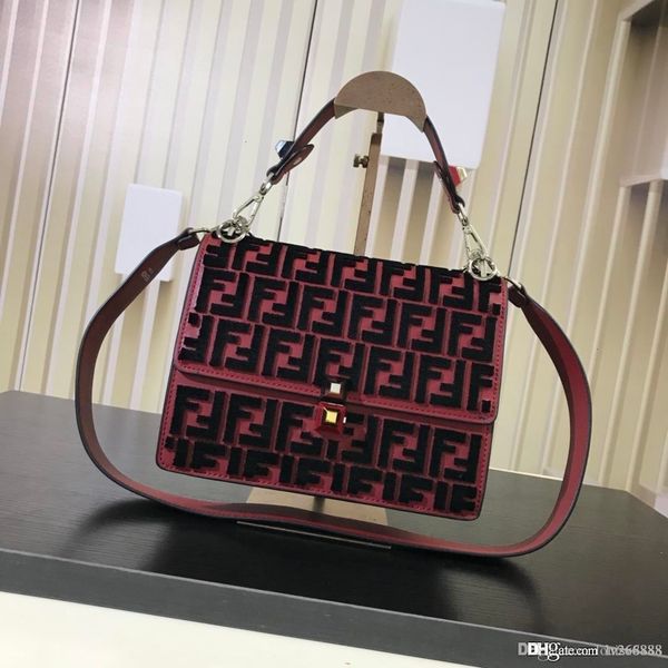 new fashion short velvet classic color matching tote bag detachable handbag lady designer shoulder messenger bag two-color stitching no:0122
new fashion short velvet classic color matching tote bag detachable handbag lady designer shoulder messenger bag two-color stitching no:0122