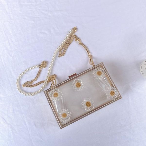 2020 spring and summer new acrylic flowers transparent clip small package red pearl shoulder shoulder bag women 
2020 spring and summer new acrylic flowers transparent clip small package red pearl shoulder shoulder bag women