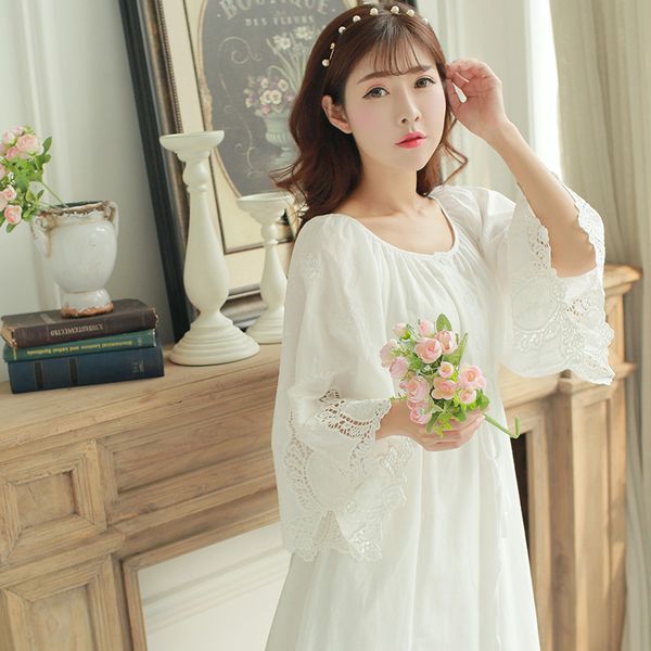 2017 new autumn princess style women's vintage long nightgown white sleepwear cotton lace pijamas soft home cloth, Black;red
2017 new autumn princess style women's vintage long nightgown white sleepwear cotton lace pijamas soft home cloth, Black;red