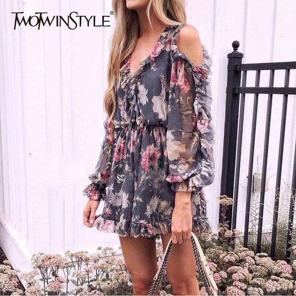 twotwinstyle ruffles patchwork jumpsuit women print v neck perspective off shoulder lace up short female summer 2019 fashion new, Black;white
twotwinstyle ruffles patchwork jumpsuit women print v neck perspective off shoulder lace up short female summer 2019 fashion new, Black;white