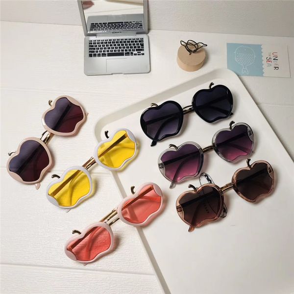 2020 fashion metal apple kids sunglasses children new plastic frame cute sunglasses uv400 colorful round sun glasses oculos, White;black
2020 fashion metal apple kids sunglasses children new plastic frame cute sunglasses uv400 colorful round sun glasses oculos, White;black
