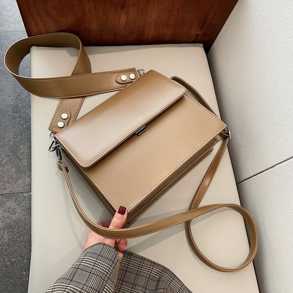 shoulder bag female 2019 new shoulder messenger bag korean fashion wide strap simple retro small square bag
shoulder bag female 2019 new shoulder messenger bag korean fashion wide strap simple retro small square bag