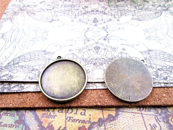 36pcs-- antique bronze cabochon base settings charm pendants,simple base settings connectors, 1side inner 25mm charms pendants, Bronze;silver
36pcs-- antique bronze cabochon base settings charm pendants,simple base settings connectors, 1side inner 25mm charms pendants, Bronze;silver
