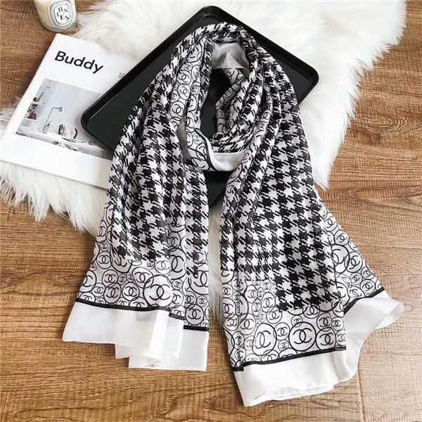 classic leopard monogram printed silk scarves fashion brand women soft silk scarves size 190*80cm
classic leopard monogram printed silk scarves fashion brand women soft silk scarves size 190*80cm