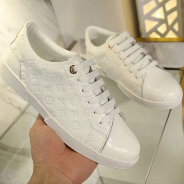 with boxwoman sneaker casual shoes 2019 flat trainers sports shoes trainers shoes size:35-41 by toy99 a05 11-20, Black;red
with boxwoman sneaker casual shoes 2019 flat trainers sports shoes trainers shoes size:35-41 by toy99 a05 11-20, Black;red