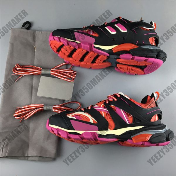 og track 3.0 combination pink black paris triple s sneakers luxury designers sports breathable mens woman casual shoes og
og track 3.0 combination pink black paris triple s sneakers luxury designers sports breathable mens woman casual shoes og