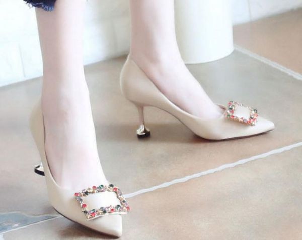 2019 women's shoes in spring and autumn with new style high heel fine heel pointed end water drill silk and satin@220, Black
2019 women's shoes in spring and autumn with new style high heel fine heel pointed end water drill silk and satin@220, Black