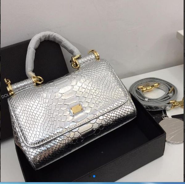designer handbags women shoulder bags genuine leather heart-shaped diamond handbags business purses crossbody bags size 20*16.7cm
designer handbags women shoulder bags genuine leather heart-shaped diamond handbags business purses crossbody bags size 20*16.7cm