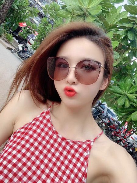 big box restoring ancient ways female metal frame sunglasses polarized sunglasses concave shape glasses tide joker character, White;black
big box restoring ancient ways female metal frame sunglasses polarized sunglasses concave shape glasses tide joker character, White;black