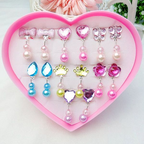 clip-on earrings for little girls dress up princess with heart shaped jewelry storage case, Silver
clip-on earrings for little girls dress up princess with heart shaped jewelry storage case, Silver