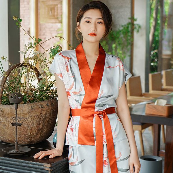 2020 summer viscose pajamas women's silk-like chinese-style short-sleeved printing pyjamas v-neck satin clothes 2 piece, Black;red
2020 summer viscose pajamas women's silk-like chinese-style short-sleeved printing pyjamas v-neck satin clothes 2 piece, Black;red