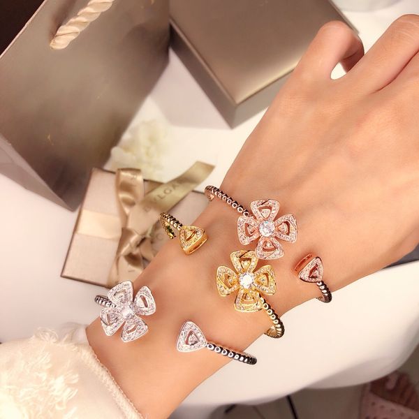 new plating 18k gold ladies bracelet small flower personality fashion quality excellent high-tech pure party ball, Black
new plating 18k gold ladies bracelet small flower personality fashion quality excellent high-tech pure party ball, Black