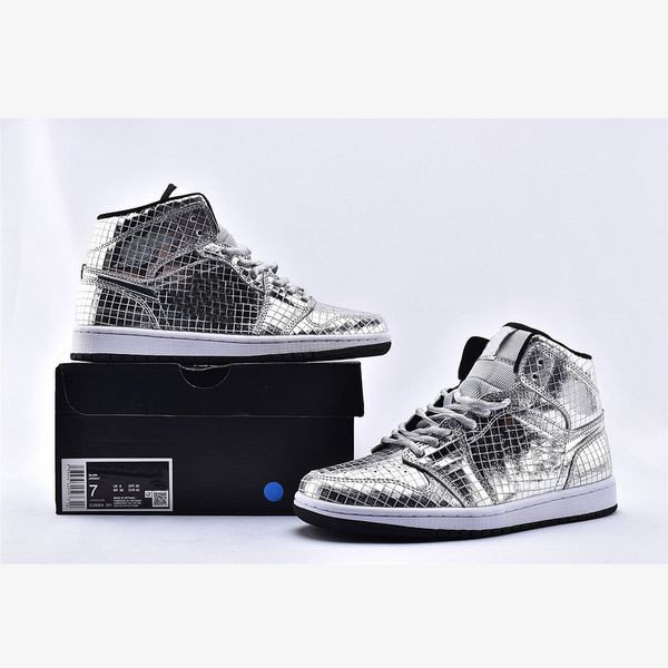 2020 new 1 1s mid se basketball shoes disco metallic silver white black designer shoes cu9304-001 size 36-46 with box
2020 new 1 1s mid se basketball shoes disco metallic silver white black designer shoes cu9304-001 size 36-46 with box