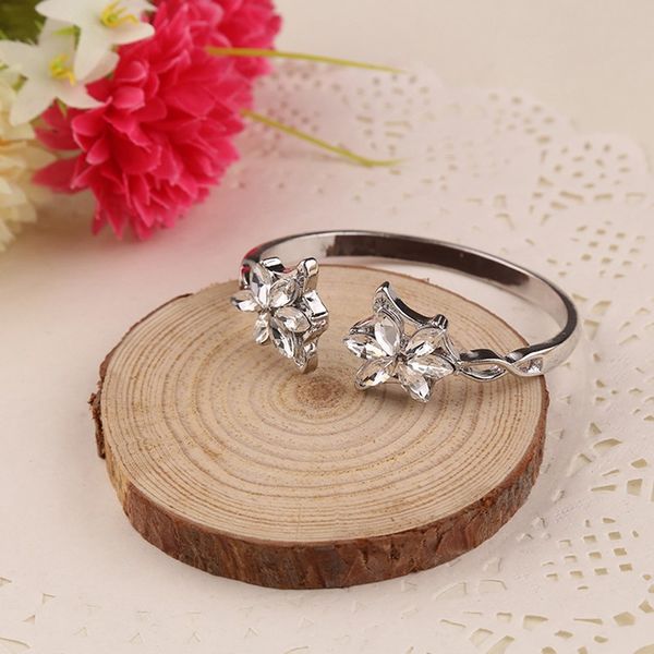 movie lotr arwen evenstar rhinestones crystal alloy bracelets women jewelry adjustable open bangle bracelets, Golden;silver
movie lotr arwen evenstar rhinestones crystal alloy bracelets women jewelry adjustable open bangle bracelets, Golden;silver