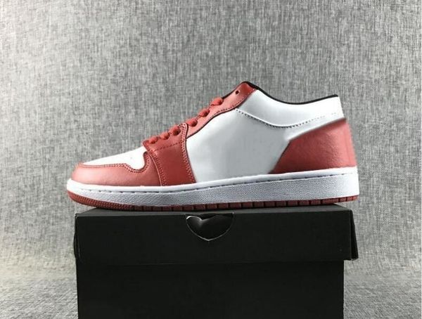 high 1 varsity red black white man basketball designer shoes popular i low chicago fashion trainers good quality come with box
high 1 varsity red black white man basketball designer shoes popular i low chicago fashion trainers good quality come with box
