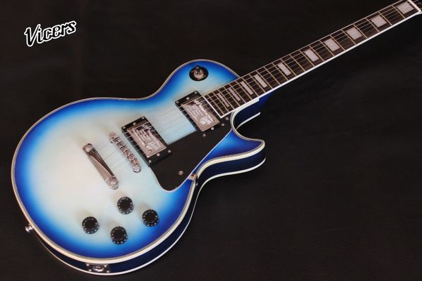 new standard custom 60 electric guitar.blue color guitarra. chrome hardware gitaar. rosewood fingerboard.black pickguard.
new standard custom 60 electric guitar.blue color guitarra. chrome hardware gitaar. rosewood fingerboard.black pickguard.