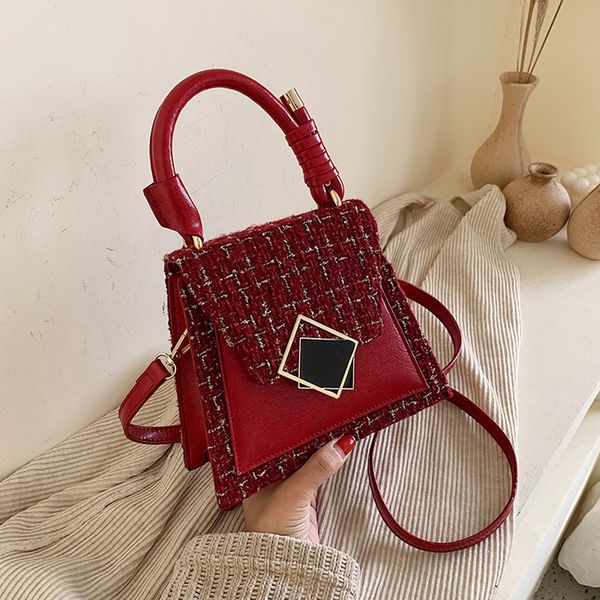 fashion trapezoid women handbags wool square shoulder bags designer lock women messenger bags female plaid tote new
fashion trapezoid women handbags wool square shoulder bags designer lock women messenger bags female plaid tote new