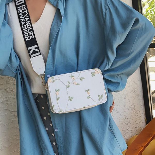 2020 new vintage women straw flap bag ladies small shoulder bags summer lace embroidery flower purse crossbody bags for women
2020 new vintage women straw flap bag ladies small shoulder bags summer lace embroidery flower purse crossbody bags for women