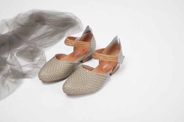 2019 spring and summer new handmade leather woven single shoes retro small pointed square with hollow women's shoes, Black
2019 spring and summer new handmade leather woven single shoes retro small pointed square with hollow women's shoes, Black