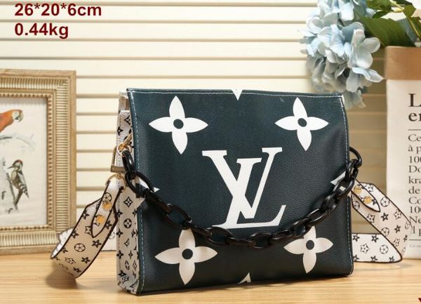 woman 2019 new messenger bag chains shoulder bag rivets transparent square pu handbag 0444
woman 2019 new messenger bag chains shoulder bag rivets transparent square pu handbag 0444