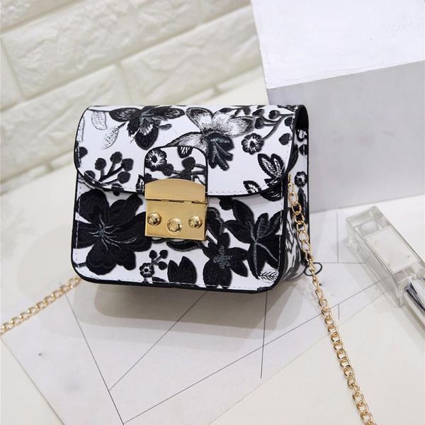 ethnic embroidery shoulder bag women flower leather bag vintage messenger bags women small phone purse small flap bags
ethnic embroidery shoulder bag women flower leather bag vintage messenger bags women small phone purse small flap bags
