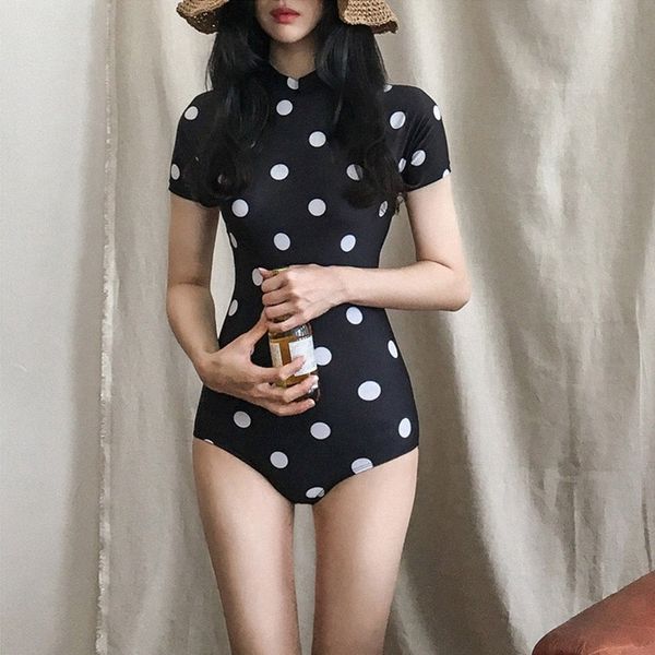 fresh polka dot short-sleeved conservative belly-covering thin triangle conjoined swim swimsuit spring swimming suit female, White;black 
fresh polka dot short-sleeved conservative belly-covering thin triangle conjoined swim swimsuit spring swimming suit female, White;black