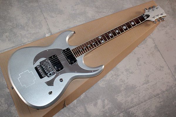 factory custom rosewood fingerboard silver electric guitar with chrome hardware,tremolo bridge,can be customized
factory custom rosewood fingerboard silver electric guitar with chrome hardware,tremolo bridge,can be customized