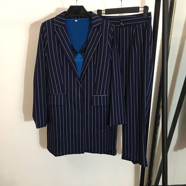 6.1 blazer sets 2020 women notched collar striped print blazer coat + patchwork lace tank + ankle length pants, White;black
6.1 blazer sets 2020 women notched collar striped print blazer coat + patchwork lace tank + ankle length pants, White;black