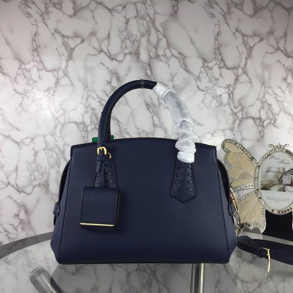 new fashion luxury designer woman handbag cross body bags shoulder genuine leather tote purse bags cowhide genuine leather 32cm
new fashion luxury designer woman handbag cross body bags shoulder genuine leather tote purse bags cowhide genuine leather 32cm