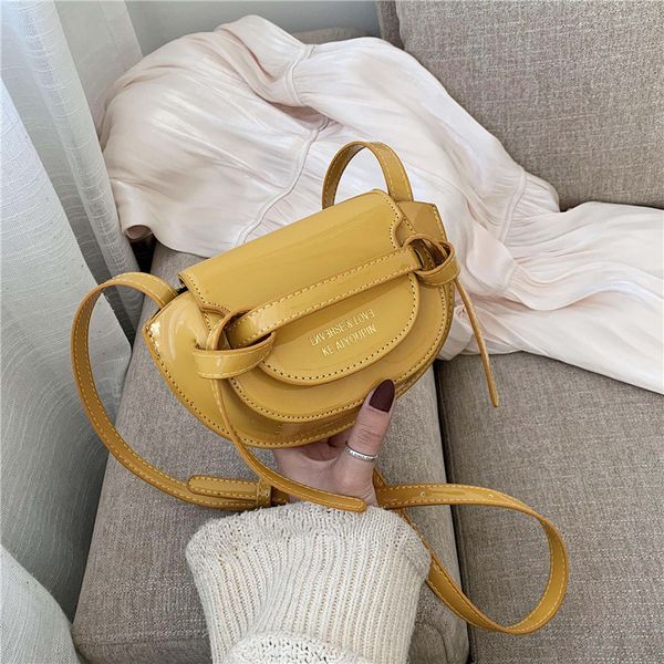 pouch women's bag 2019 new korean casual retro shoulder messenger bag saddle 
pouch women's bag 2019 new korean casual retro shoulder messenger bag saddle