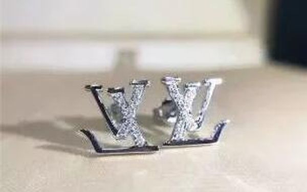 Studded letter stud earrings m series Heart-shaped diamond earrings 2 color selection for woman famous luxury brand Stud 3715
Studded letter stud earrings m series Heart-shaped diamond earrings 2 color selection for woman famous luxury brand Stud 3715