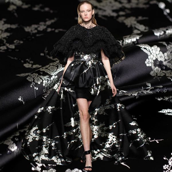 pearlsilk chinese style's cheongsam black plum blossom tapestry satin garment materials spring diy clothes fabrics hipping, Black;white
pearlsilk chinese style's cheongsam black plum blossom tapestry satin garment materials spring diy clothes fabrics hipping, Black;white