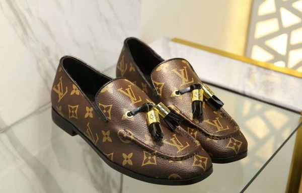 2020 italian luxury casual shoes color with zipper men's and women's low-grade flat shoes leather women's shoes sneakers no b, Black
2020 italian luxury casual shoes color with zipper men's and women's low-grade flat shoes leather women's shoes sneakers no b, Black