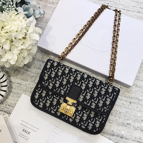 De igner luxury handbag pur e cla ic letter d print houlder bag canva leather women bag chain bag
De igner luxury handbag pur e cla ic letter d print houlder bag canva leather women bag chain bag