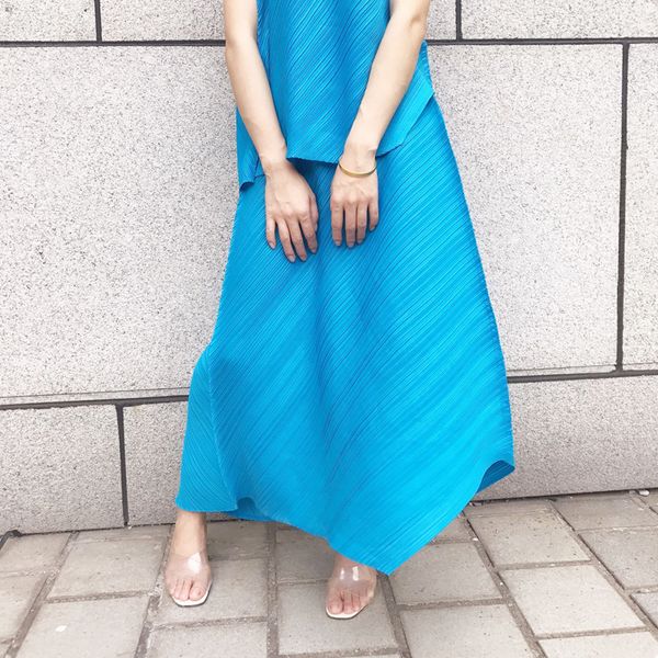 miyake folded half-length skirt summer 2019 european station solid color loose waist thin and medium-length half-skirt, Black
miyake folded half-length skirt summer 2019 european station solid color loose waist thin and medium-length half-skirt, Black