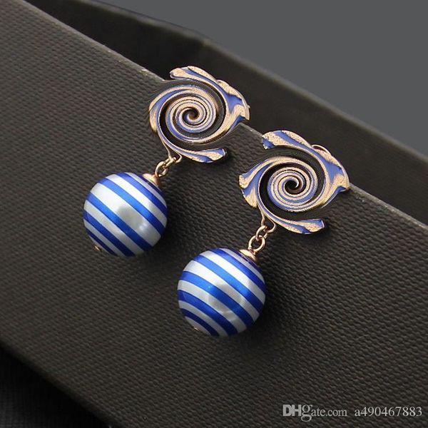 fashion brand geometric earrings 18k gold rose silver earrings for friends party and couple gifts come with box
fashion brand geometric earrings 18k gold rose silver earrings for friends party and couple gifts come with box