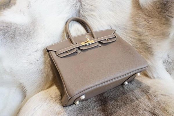 2019 роскошные сумки женские сумки дизайнер из натуральной кожи впп женский бренд europe высокое качество
2019 роскошные сумки женские сумки дизайнер из натуральной кожи впп женский бренд europe высокое качество