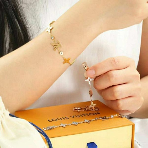 with box luxurious exquisite chain bracelet jewelry women diamond bracelets stainless steel l̴v bangle designer valentines gift 87, Black
with box luxurious exquisite chain bracelet jewelry women diamond bracelets stainless steel l̴v bangle designer valentines gift 87, Black