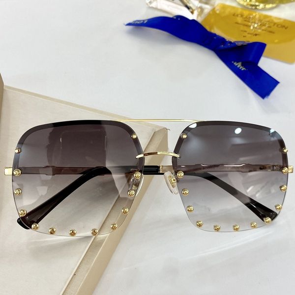 l new square rivet decoration sunglasses goggles fashion trend model: z1089e size: 62*15*145, White;black
l new square rivet decoration sunglasses goggles fashion trend model: z1089e size: 62*15*145, White;black
