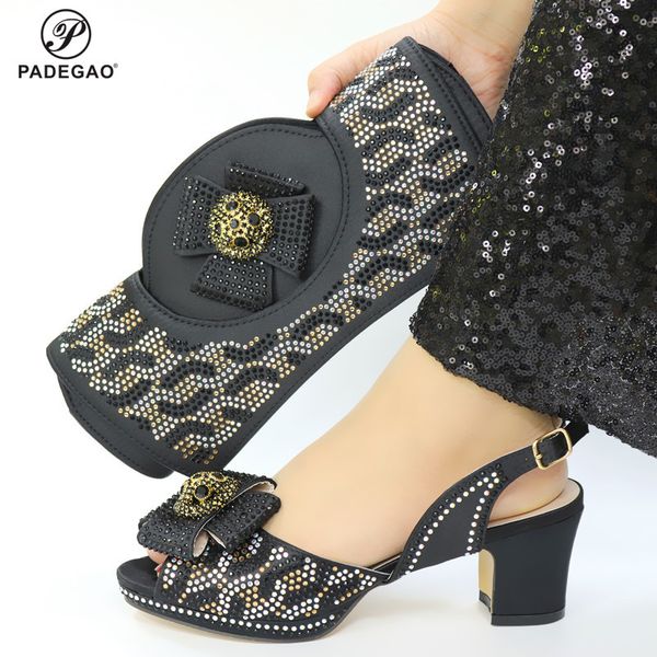 new arrivals black color african matching shoes and bag set with shinning crystal comfortable heels for wedding
new arrivals black color african matching shoes and bag set with shinning crystal comfortable heels for wedding