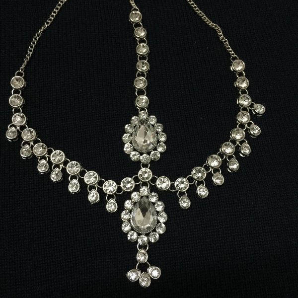 handmade kundan gemstone greek style hair necklace as wedding gift jewelry, Golden;white
handmade kundan gemstone greek style hair necklace as wedding gift jewelry, Golden;white