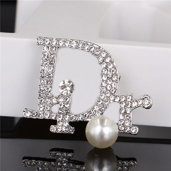 Creative Crystal Brooch Pins For Women Jewelry Dress Clothing Pins Rhinestone Exquisite Bling Bling Suit Brooch For party Festival Gift
Creative Crystal Brooch Pins For Women Jewelry Dress Clothing Pins Rhinestone Exquisite Bling Bling Suit Brooch For party Festival Gift