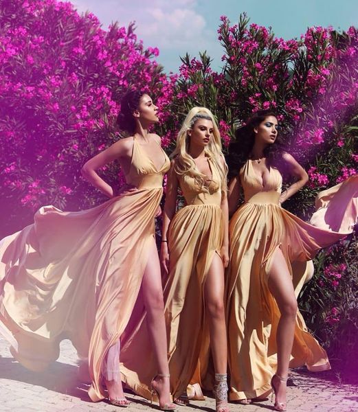 champagne 2019 a line bridesmaid dresses halter neck simple wedding party gowns formal gowns maid of honor dress, White;pink 
champagne 2019 a line bridesmaid dresses halter neck simple wedding party gowns formal gowns maid of honor dress, White;pink