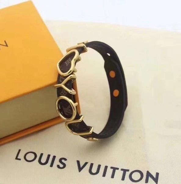 designer luxurious genuine leather with hollow metal and logo for women and man bracelet in black wedding jewelry with box ing
designer luxurious genuine leather with hollow metal and logo for women and man bracelet in black wedding jewelry with box ing