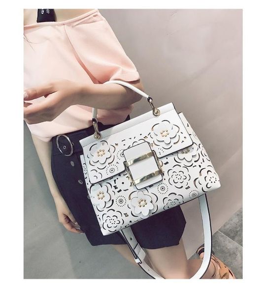 2019 summer european and american fashion hollow flower handbag leisure single shoulder bag slant span large bag
2019 summer european and american fashion hollow flower handbag leisure single shoulder bag slant span large bag